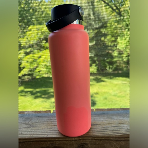 Hydroflask Hibiscus w Lid - Picture 5 of 6